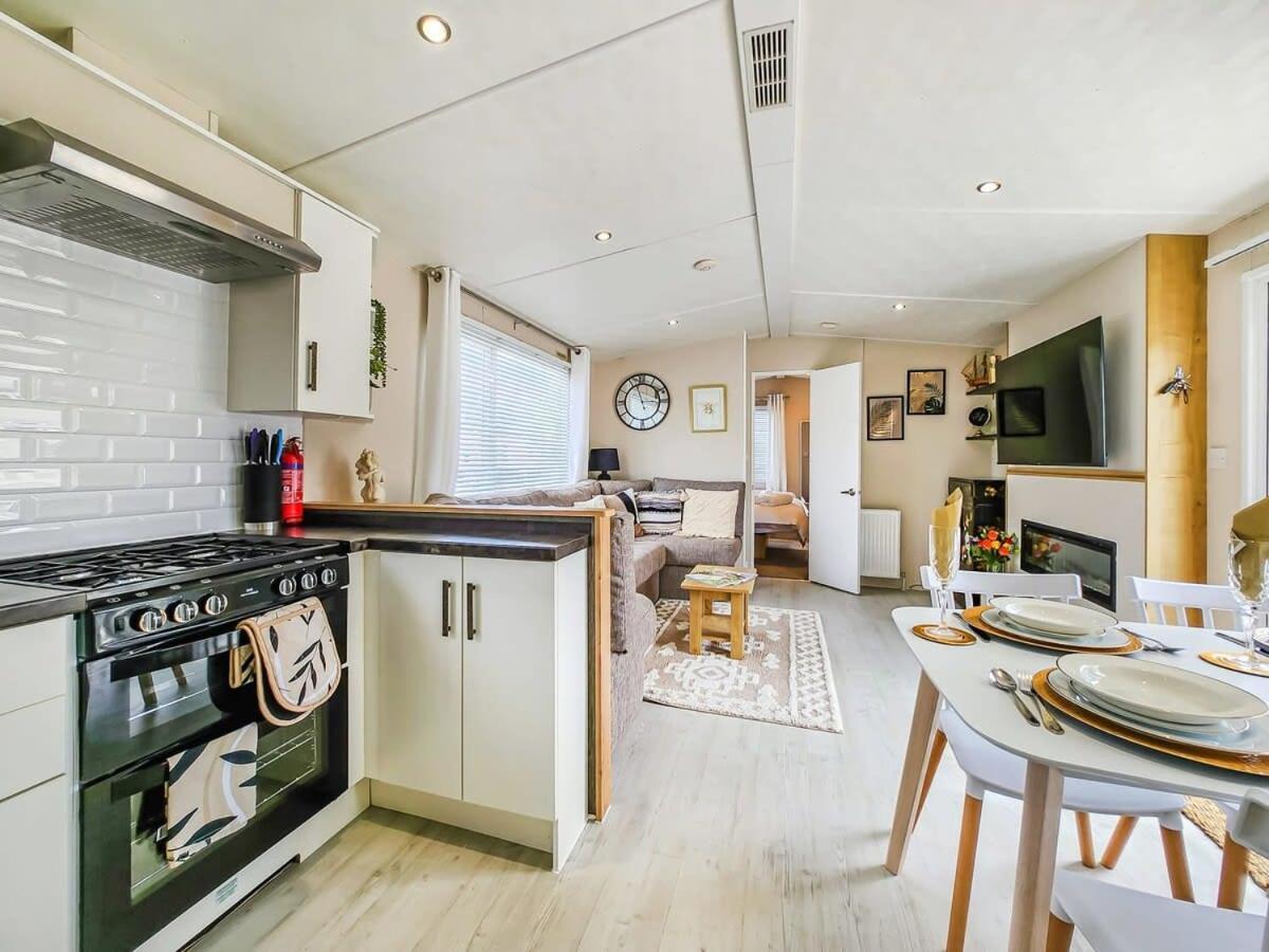 Escape To Paradise At Pevensey Bay Holiday Park 13 Woodland Walk Vila Exterior foto