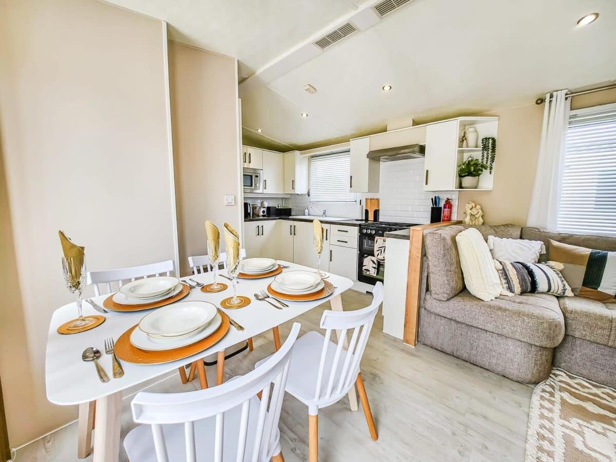 Escape To Paradise At Pevensey Bay Holiday Park 13 Woodland Walk Vila Exterior foto