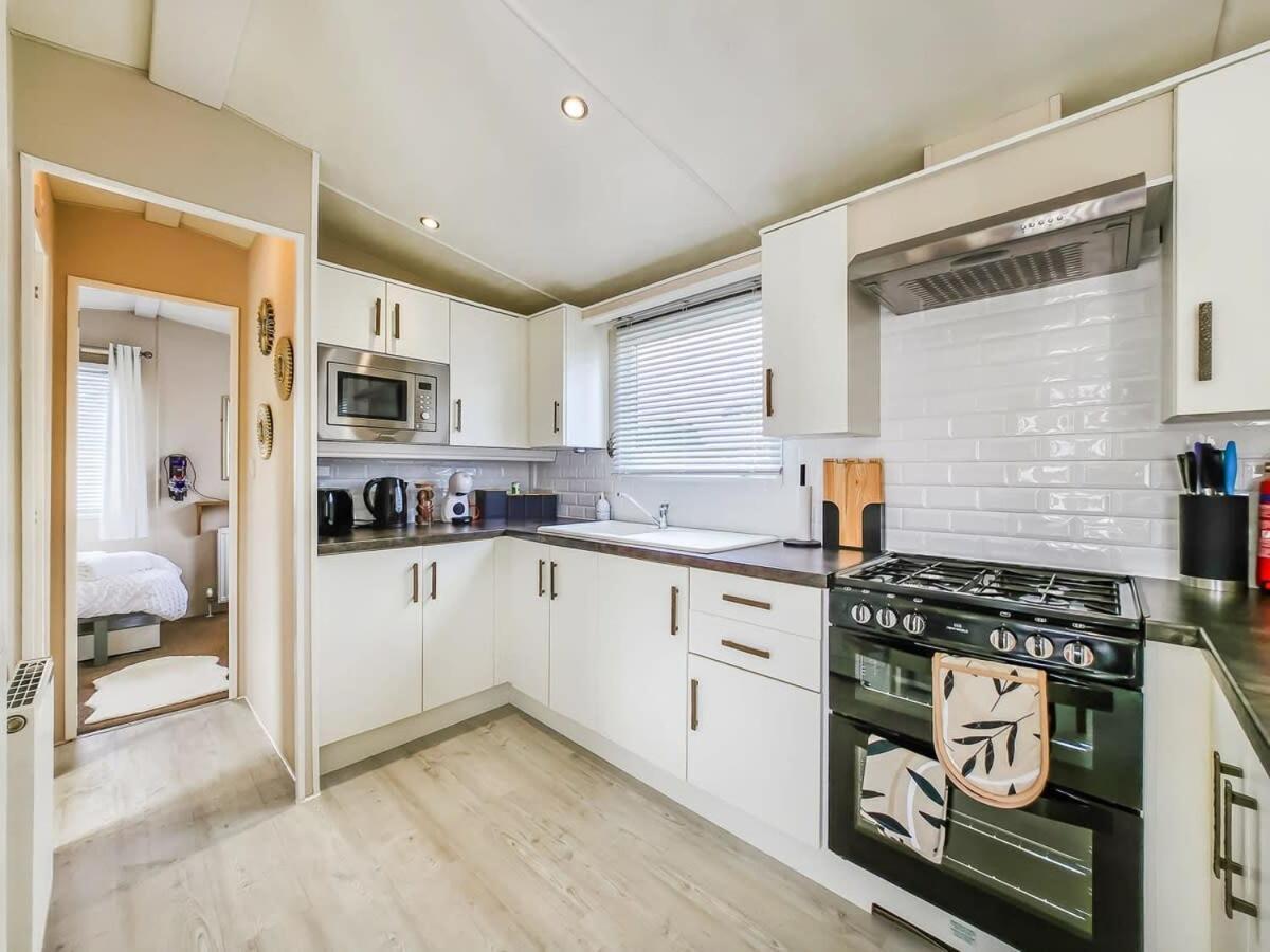 Escape To Paradise At Pevensey Bay Holiday Park 13 Woodland Walk Vila Exterior foto